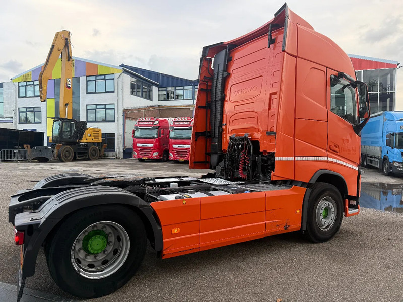 Volvo FH 460 4X2 EURO 6 + I-SHIFT + I-PARKCOOL - Nyergesvontató: 5 kép. Volvo FH 460 4X2 EURO 6 + I-SHIFT + I-PARKCOOL - Nyergesvontató: 5 kép.