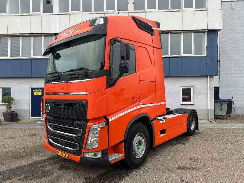 Volvo FH 460 4X2 EURO 6 SKIRTS I PARK COOL - Nyergesvontató: 2 kép. Volvo FH 460 4X2 EURO 6 SKIRTS I PARK COOL - Nyergesvontató: 2 kép.