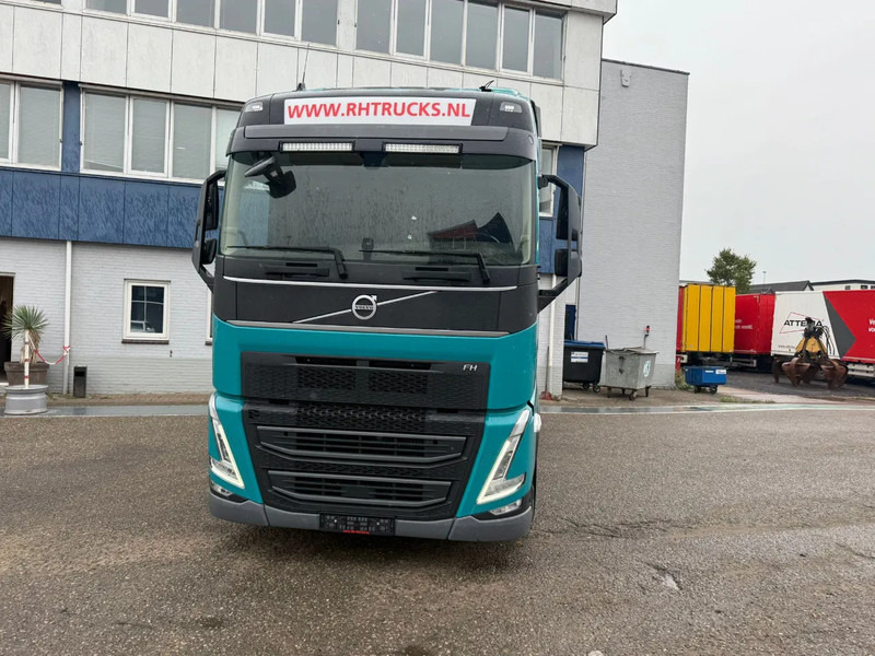 Volvo FH 460 6X2 EURO 6 - FH5 - Nyergesvontató: 2 kép. Volvo FH 460 6X2 EURO 6 - FH5 - Nyergesvontató: 2 kép.