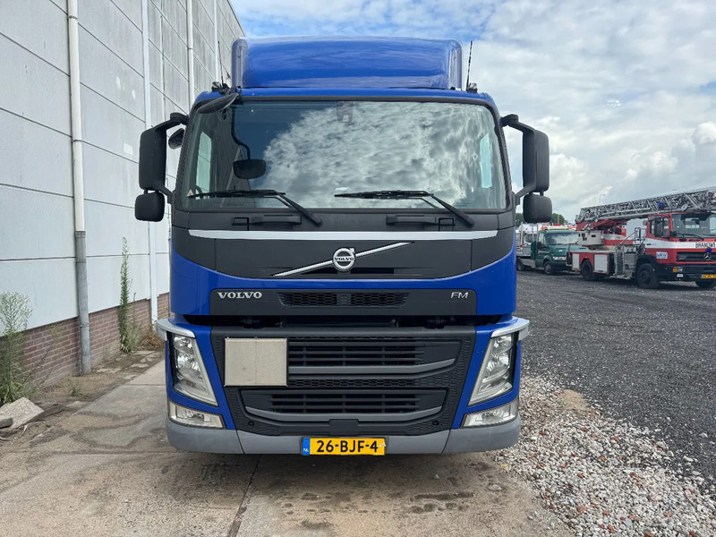 Volvo FM 330 4X2 EURO 6 TÜV TILL 02-2026 - Nyergesvontató: 2 kép. Volvo FM 330 4X2 EURO 6 TÜV TILL 02-2026 - Nyergesvontató: 2 kép.