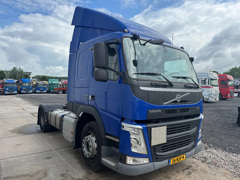 Volvo FM 330 4X2 EURO 6 TÜV TILL 02-2026 - Nyergesvontató: 3 kép. Volvo FM 330 4X2 EURO 6 TÜV TILL 02-2026 - Nyergesvontató: 3 kép.