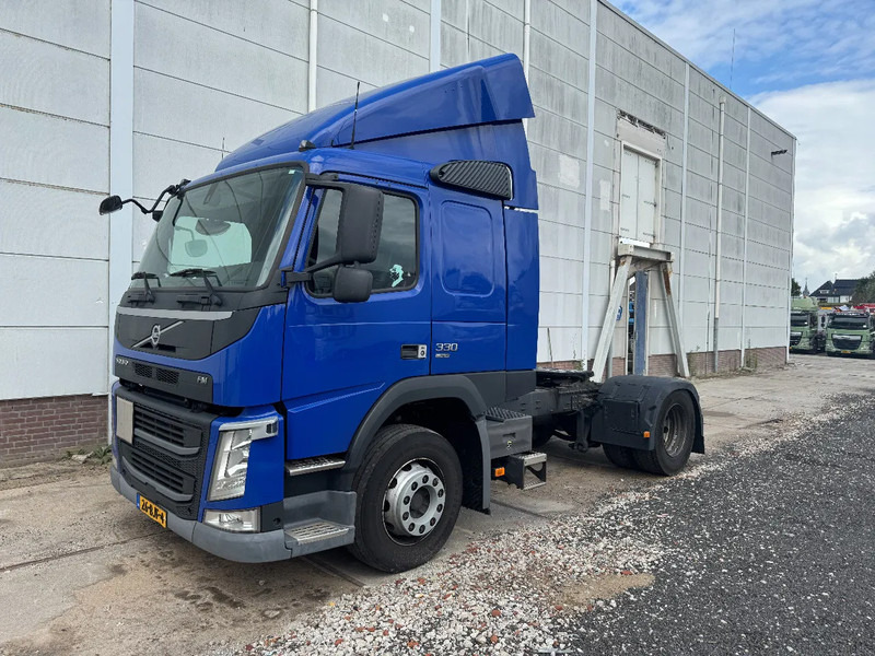 Volvo FM 330 4X2 EURO 6 TÜV TILL 02-2026 - Nyergesvontató: 1 kép. Volvo FM 330 4X2 EURO 6 TÜV TILL 02-2026 - Nyergesvontató: 1 kép.