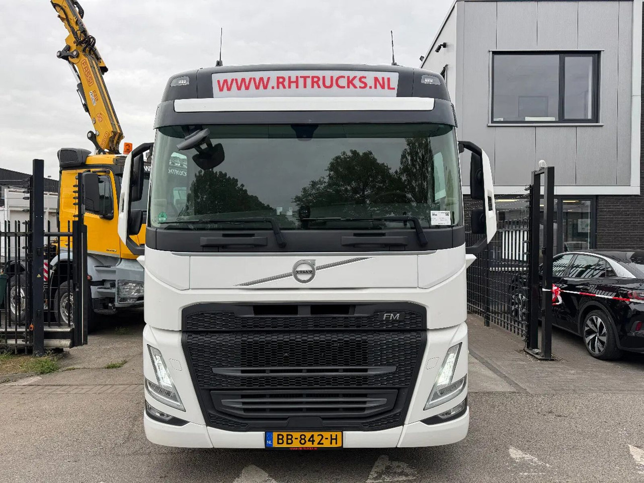 Volvo FM 380 4X2 EURO 6 NEW FACE SKIRTS AIRCO SPOILERS - Nyergesvontató: 2 kép. Volvo FM 380 4X2 EURO 6 NEW FACE SKIRTS AIRCO SPOILERS - Nyergesvontató: 2 kép.