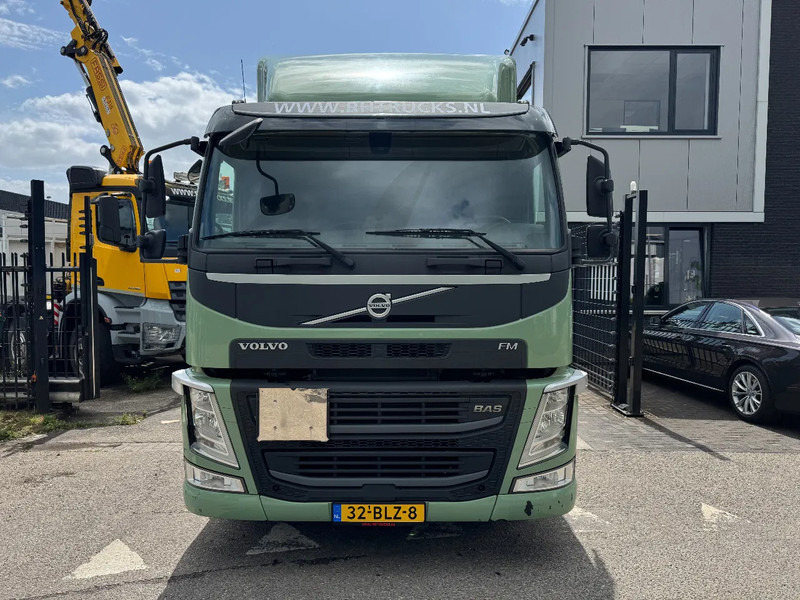 Volvo FM 420 4X2 - DIESEL & LNG GAS - Nyergesvontató: 2 kép. Volvo FM 420 4X2 - DIESEL & LNG GAS - Nyergesvontató: 2 kép.