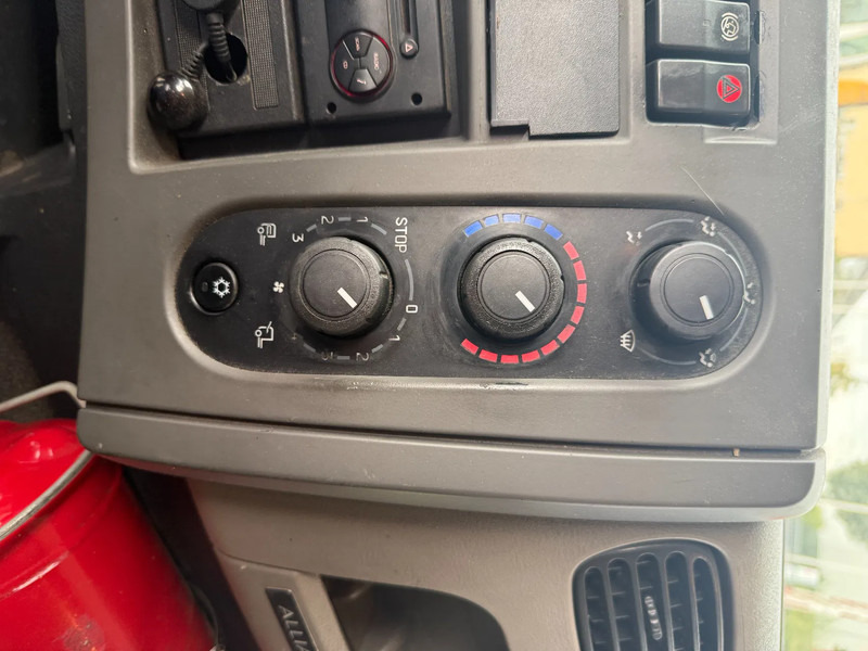 Renault Premium 380 380 6X2 STUURAS - Dobozos felépítményű teherautó: 5 kép. Renault Premium 380 380 6X2 STUURAS - Dobozos felépítményű teherautó: 5 kép.