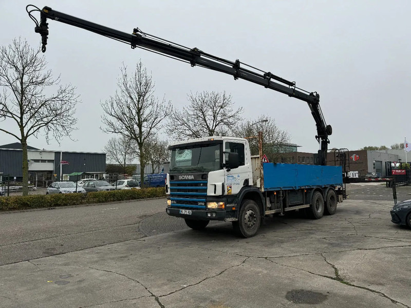 Scania P124-360 6X4 EURO 2 HIAB 200 C-5 ALL 2000 - Darus autó: 2 kép. Scania P124-360 6X4 EURO 2 HIAB 200 C-5 ALL 2000 - Darus autó: 2 kép.
