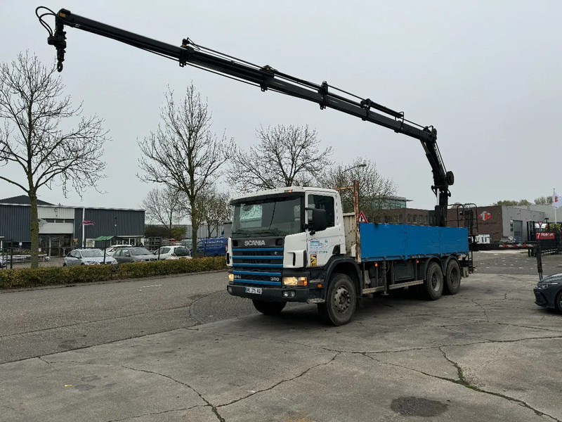 Scania P124-360 6X4 EURO 2 HIAB 200 C-5 ALL 2000 - Platós teherautó, Darus autó: 1 kép. Scania P124-360 6X4 EURO 2 HIAB 200 C-5 ALL 2000 - Platós teherautó, Darus autó: 1 kép.
