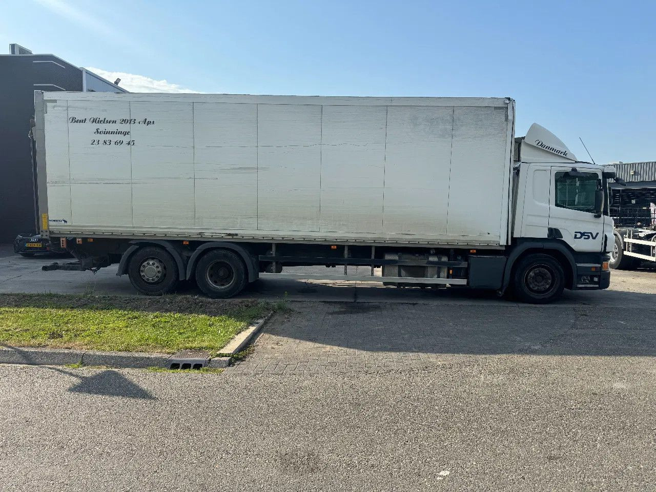 Scania P280 6X2 SCHMITZ BOX + ZEPRO 2000KG LIFT EURO 6 - Dobozos felépítményű teherautó: 4 kép. Scania P280 6X2 SCHMITZ BOX + ZEPRO 2000KG LIFT EURO 6 - Dobozos felépítményű teherautó: 4 kép.