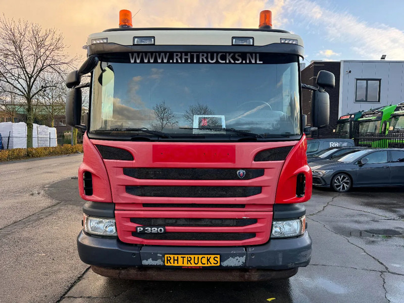 Scania P320 6X2 - EURO 6 + HIAB XS 144 HIPRO + REMOTE + HIAB HOOK + RETARDER - Darus autó: 3 kép. Scania P320 6X2 - EURO 6 + HIAB XS 144 HIPRO + REMOTE + HIAB HOOK + RETARDER - Darus autó: 3 kép.