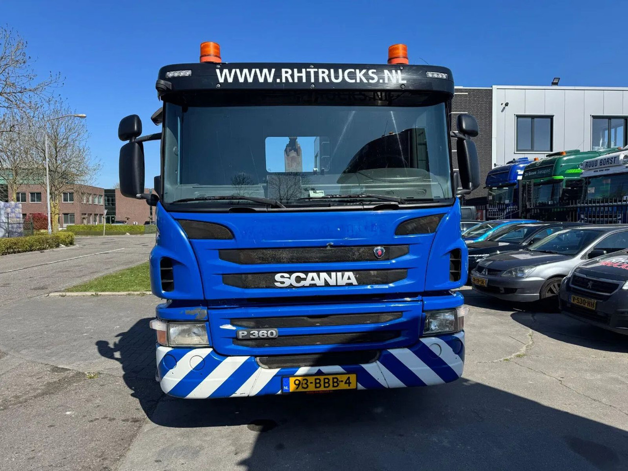 Scania P360 8X4 - EURO 5 + VDL 25T HOOK + TÜV 08-2025 - Horgos rakodó teherautó: 2 kép. Scania P360 8X4 - EURO 5 + VDL 25T HOOK + TÜV 08-2025 - Horgos rakodó teherautó: 2 kép.