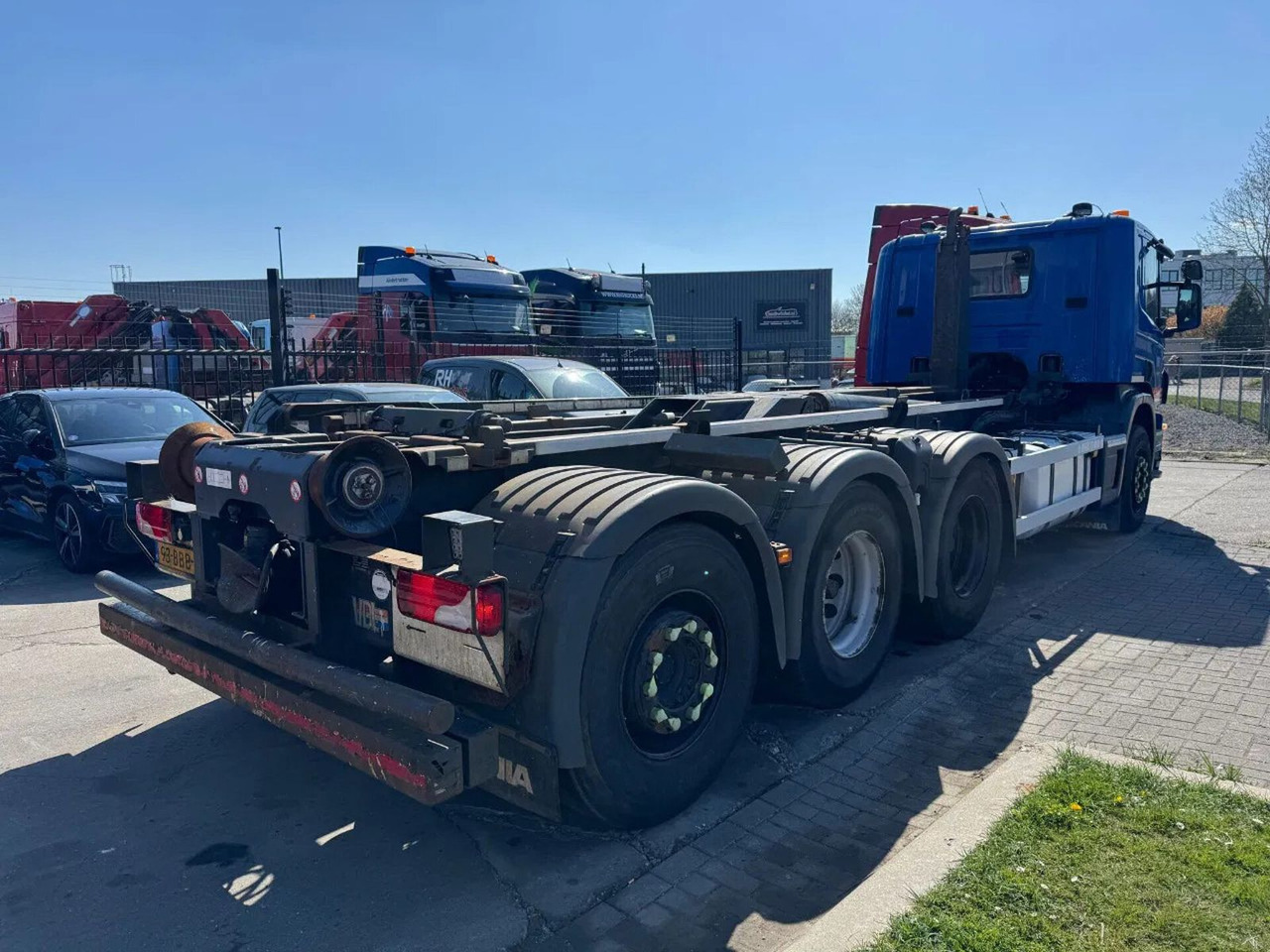 Scania P360 8X4 - EURO 5 + VDL 25T HOOK + TÜV 08-2025 - Horgos rakodó teherautó: 4 kép. Scania P360 8X4 - EURO 5 + VDL 25T HOOK + TÜV 08-2025 - Horgos rakodó teherautó: 4 kép.