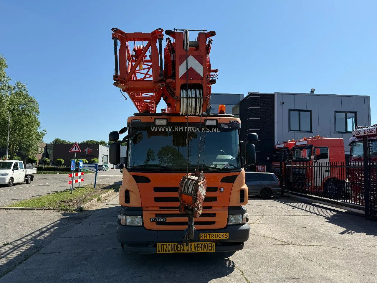 Scania P380 8X4 + FAUN HK40 + FLYJIB + BALLASTBL. 6,9 T - Darus autó: 2 kép. Scania P380 8X4 + FAUN HK40 + FLYJIB + BALLASTBL. 6,9 T - Darus autó: 2 kép.