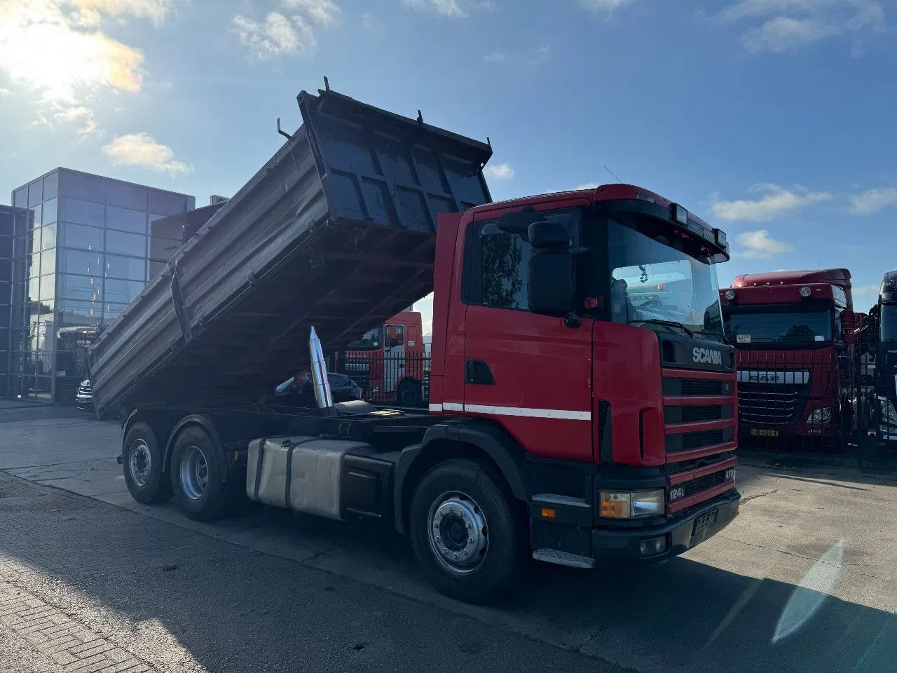 Scania R124-470 6X2 KIPPER EURO 3 - Billenőplatós teherautó: 2 kép. Scania R124-470 6X2 KIPPER EURO 3 - Billenőplatós teherautó: 2 kép.