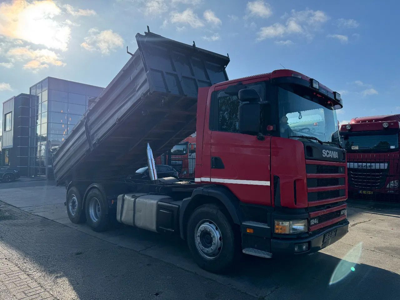 Scania R124-470 6X2 KIPPER EURO 3 - Billenőplatós teherautó: 3 kép. Scania R124-470 6X2 KIPPER EURO 3 - Billenőplatós teherautó: 3 kép.