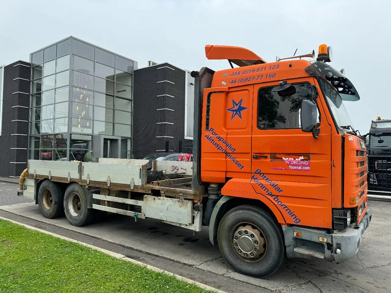 Scania R143-500 V8 6X4 + MANUAL GEARBOX - Platós teherautó: 3 kép. Scania R143-500 V8 6X4 + MANUAL GEARBOX - Platós teherautó: 3 kép.