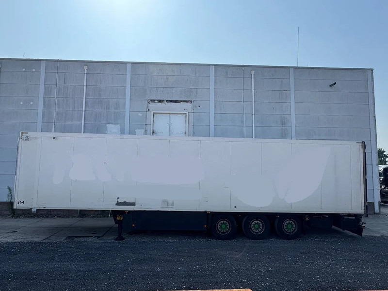 Schmitz Cargobull SKO 24 + THERMO KING SPECTRUM + 3X SAF AXLE - Félpótkocsi hűtős: 2 kép. Schmitz Cargobull SKO 24 + THERMO KING SPECTRUM + 3X SAF AXLE - Félpótkocsi hűtős: 2 kép.
