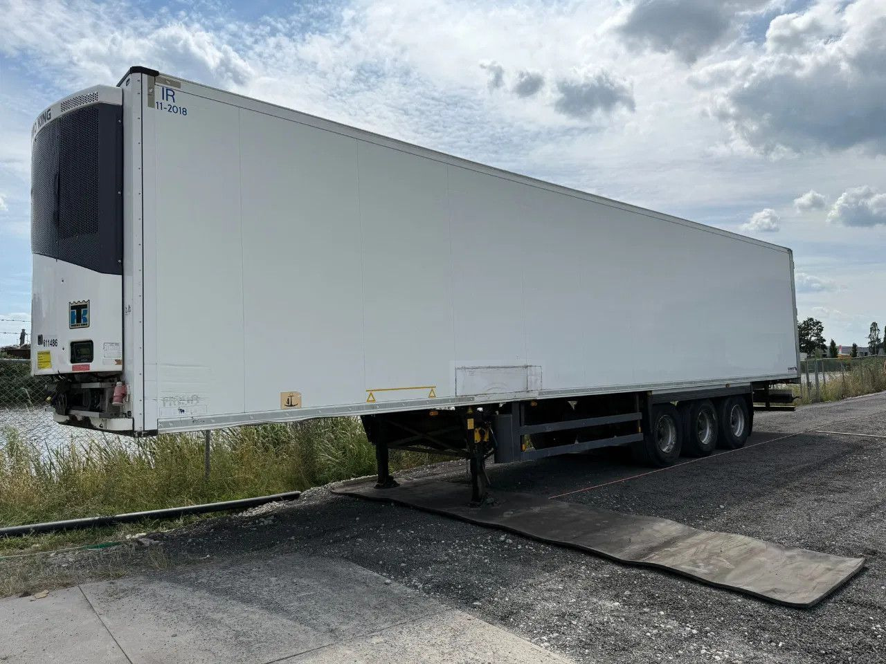 Schmitz Cargobull THERMO KING SLXE200 BPW AXLE Schmitz Cargobull THERMO KING SLXE200 BPW AXLE - Félpótkocsi hűtős: 1 kép. Schmitz Cargobull THERMO KING SLXE200 BPW AXLE Schmitz Cargobull THERMO KING SLXE200 BPW AXLE - Félpótkocsi hűtős: 1 kép.
