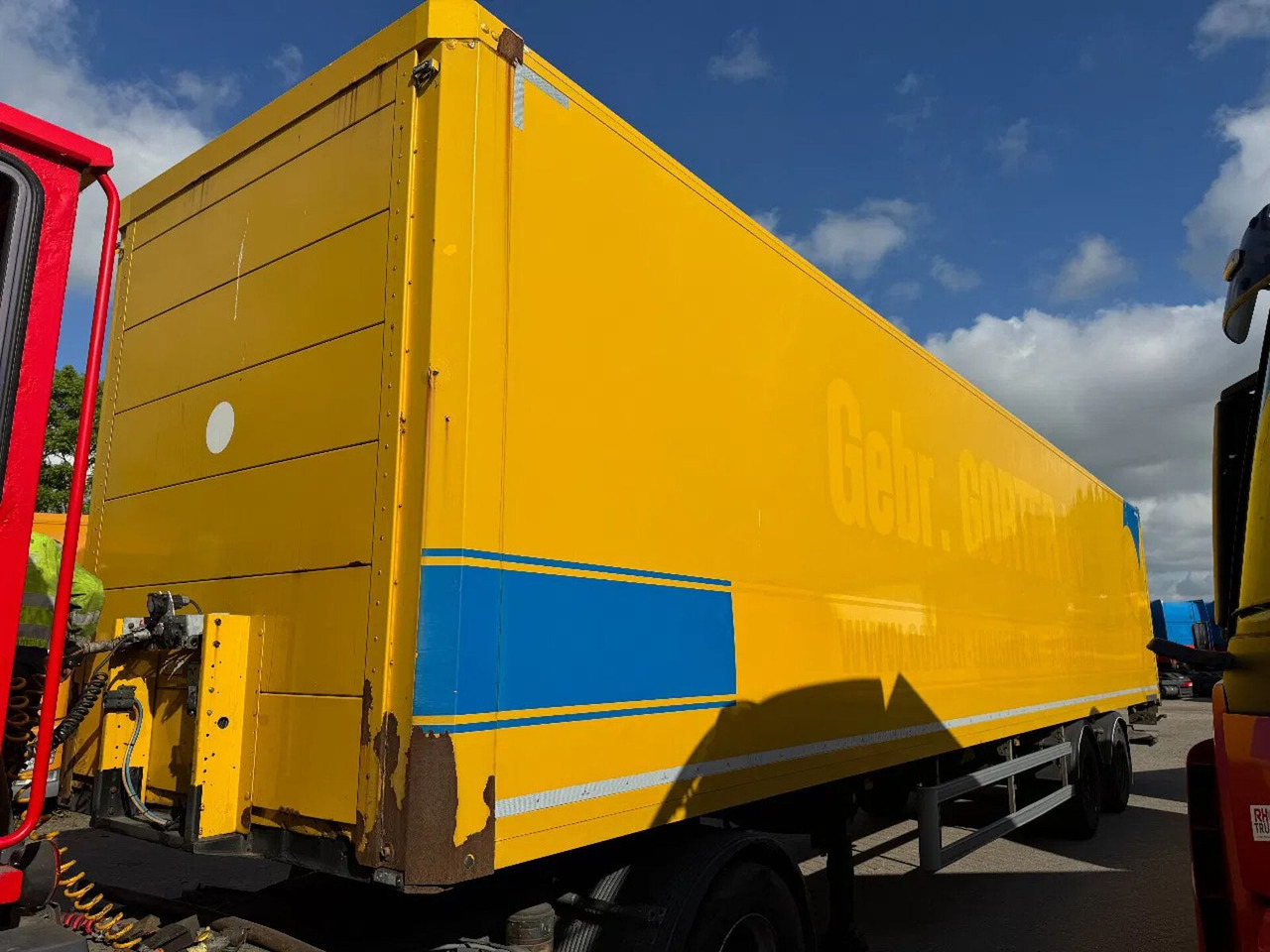 System Trailer TFSH 18 TRPLY - 2 AXLE SAF + STEE - Félpótkocsi dobozos: 5 kép. System Trailer TFSH 18 TRPLY - 2 AXLE SAF + STEE - Félpótkocsi dobozos: 5 kép.