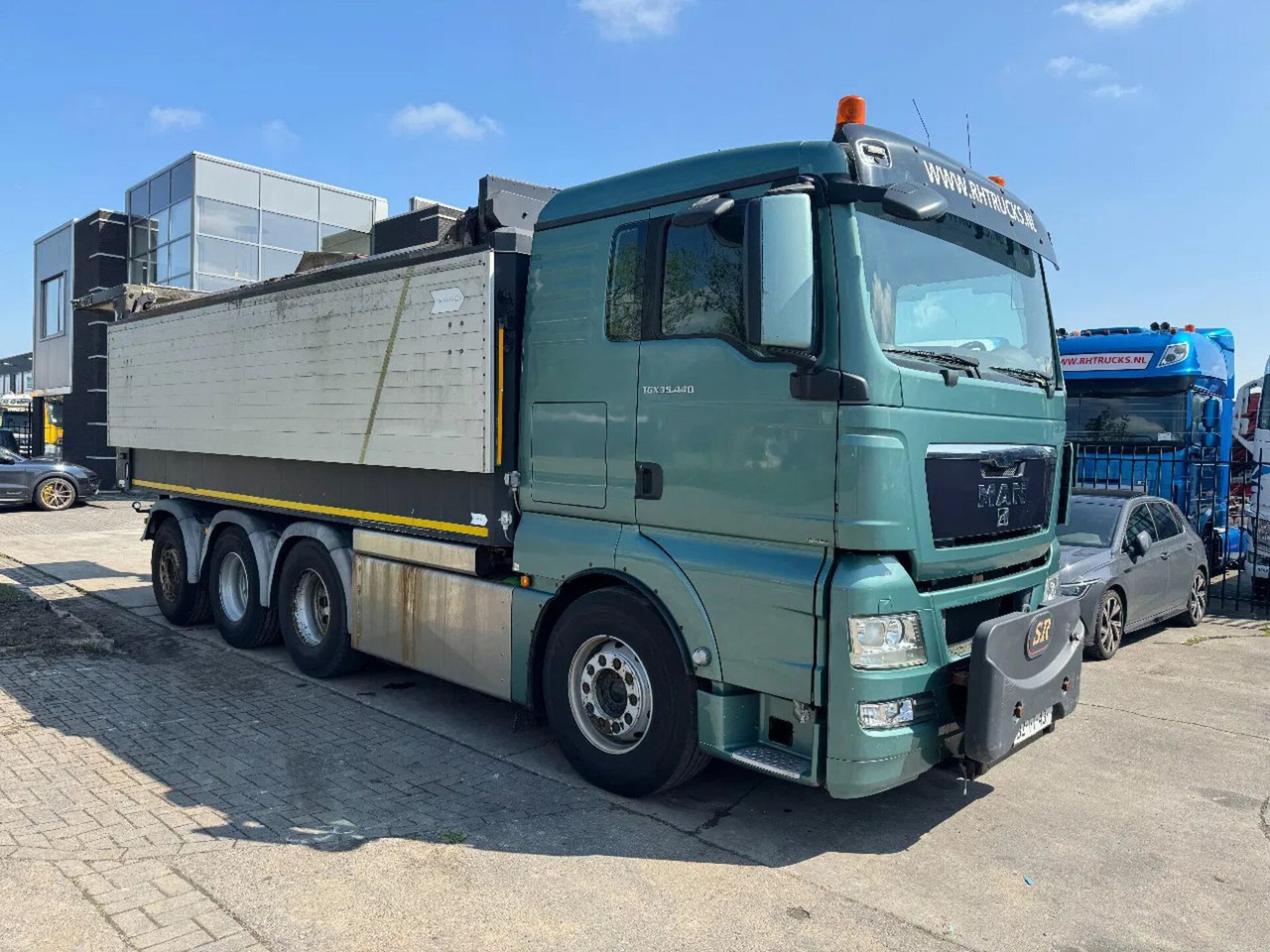 MAN TGX 35.500 8X4 VAKO BANDLOSSER - Teherautó: 3 kép. MAN TGX 35.500 8X4 VAKO BANDLOSSER - Teherautó: 3 kép.