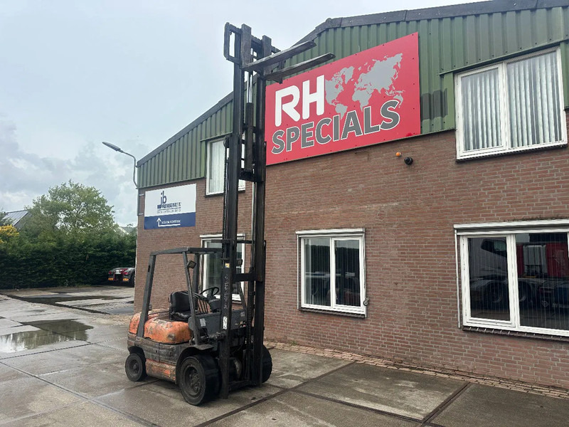 Toyota 6FDF 30 3 TO lízing Toyota 6FDF 30 3 TO: 6 kép. Toyota 6FDF 30 3 TO lízing Toyota 6FDF 30 3 TO: 6 kép.