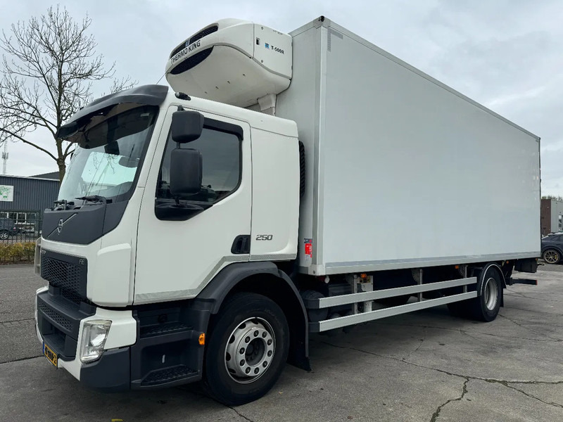 Volvo FE 250 4X2 - EURO 6 + THERMOKING T-500R + DHOLLANDIA LIFT - Hűtős teherautó: 1 kép. Volvo FE 250 4X2 - EURO 6 + THERMOKING T-500R + DHOLLANDIA LIFT - Hűtős teherautó: 1 kép.