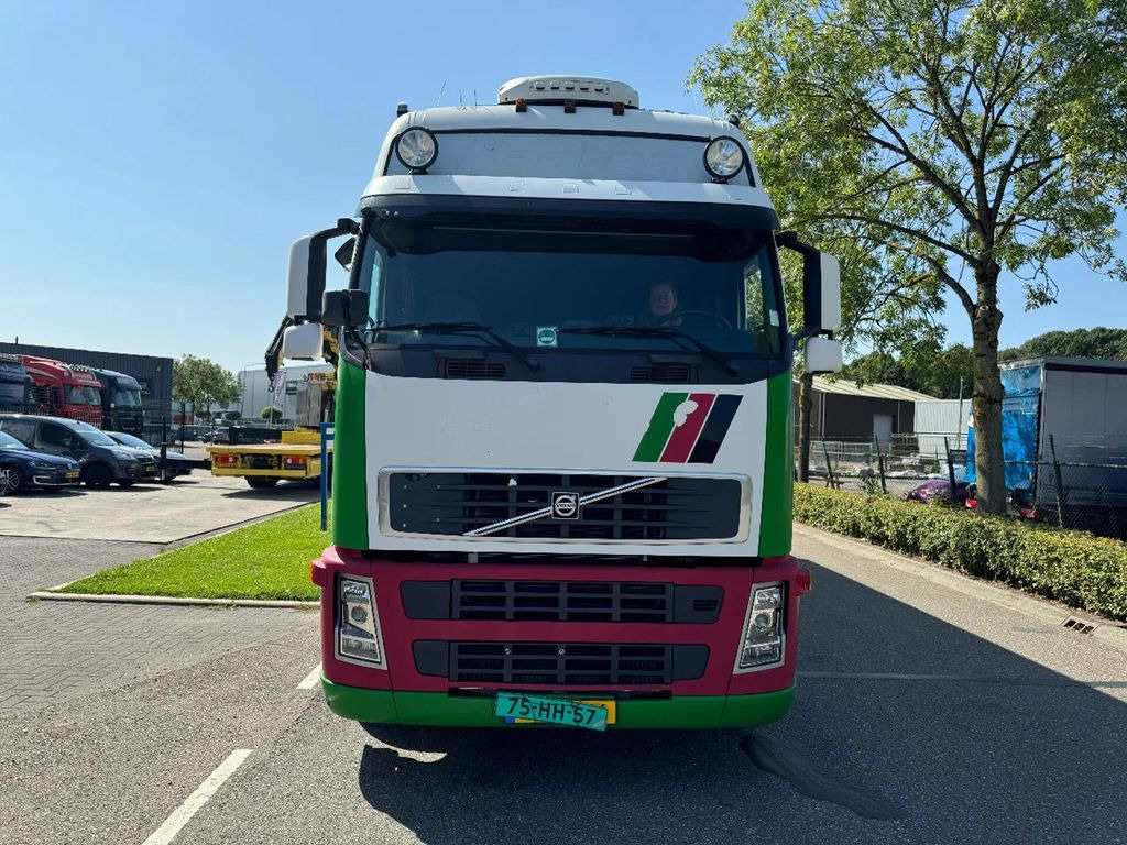 Volvo FH 12.420 6X2 - EURO 3 + HANGER NETAM-FRUEHAUF + - Hűtős teherautó: 2 kép. Volvo FH 12.420 6X2 - EURO 3 + HANGER NETAM-FRUEHAUF + - Hűtős teherautó: 2 kép.