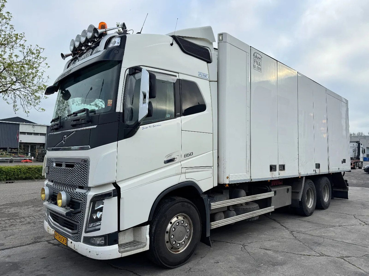 Volvo FH 16.650 6X4 - EURO 6 + CARRIER SUPRA 750 - Hűtős teherautó: 1 kép. Volvo FH 16.650 6X4 - EURO 6 + CARRIER SUPRA 750 - Hűtős teherautó: 1 kép.