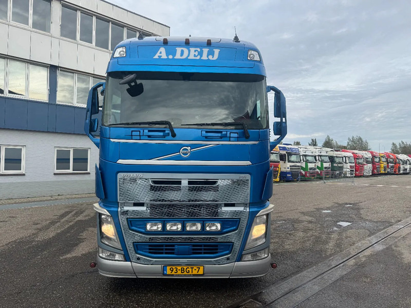 Volvo FH 500 6X2 TRS COOLING EURO 6 DHOLLANDIA LIFT - Hűtős teherautó: 2 kép. Volvo FH 500 6X2 TRS COOLING EURO 6 DHOLLANDIA LIFT - Hűtős teherautó: 2 kép.