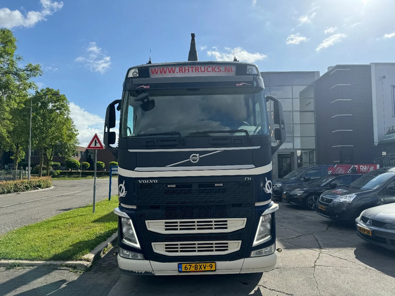 Volvo FH 500 8X2 EURO 6 + PALFINGER T22 HOOKLIFT - Horgos rakodó teherautó: 2 kép. Volvo FH 500 8X2 EURO 6 + PALFINGER T22 HOOKLIFT - Horgos rakodó teherautó: 2 kép.