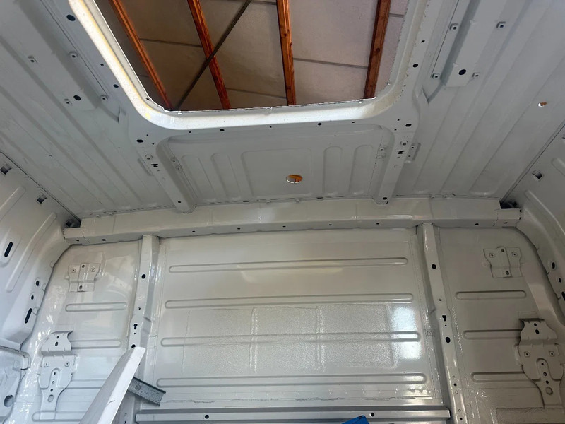 Volvo FH XL - Fülke és belső tér - Teherautó: 5 kép. Volvo FH XL - Fülke és belső tér - Teherautó: 5 kép.