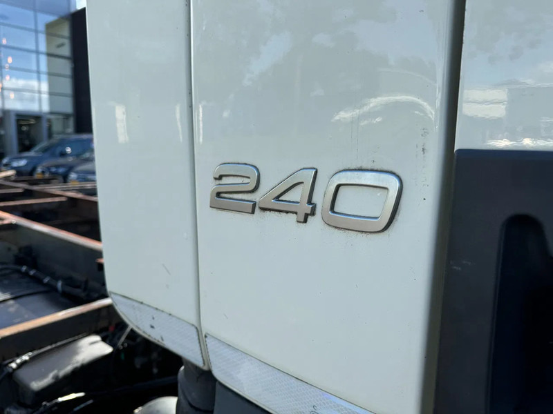 Volvo FL 240 4X2 - EURO 5 CHASSIS - Alvaz teherautó: 5 kép. Volvo FL 240 4X2 - EURO 5 CHASSIS - Alvaz teherautó: 5 kép.