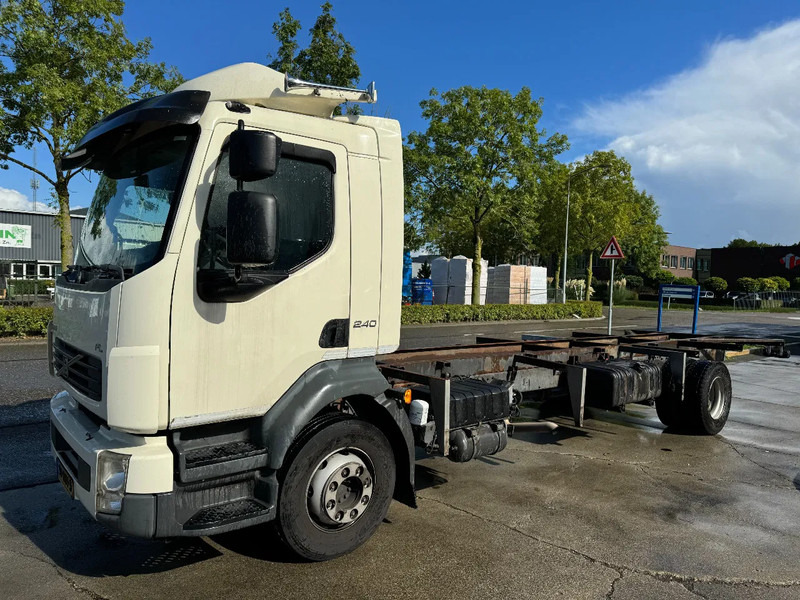 Volvo FL 240 4X2 - EURO 5 CHASSIS - Alvaz teherautó: 1 kép. Volvo FL 240 4X2 - EURO 5 CHASSIS - Alvaz teherautó: 1 kép.