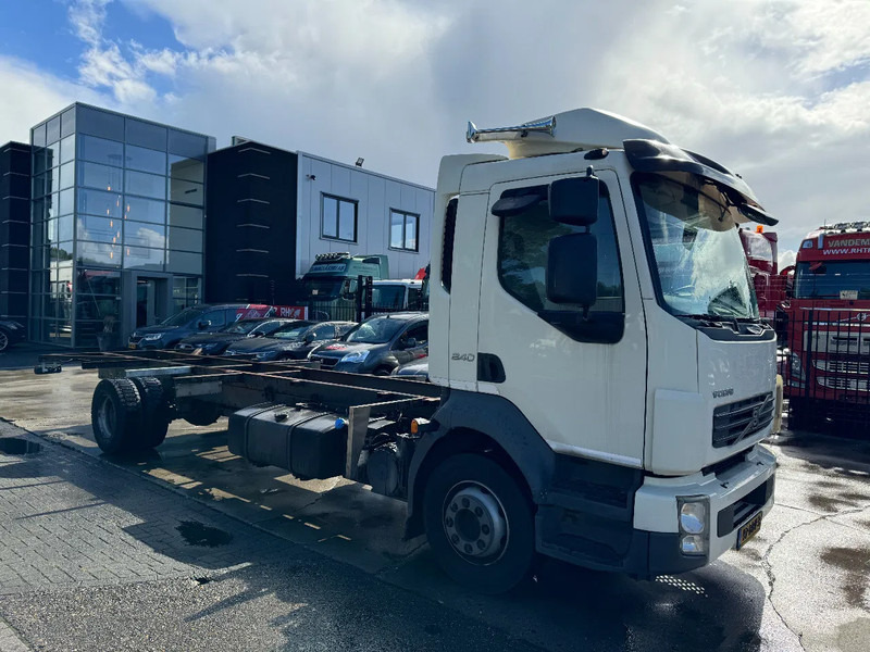 Volvo FL 240 4X2 - EURO 5 CHASSIS - Alvaz teherautó: 3 kép. Volvo FL 240 4X2 - EURO 5 CHASSIS - Alvaz teherautó: 3 kép.