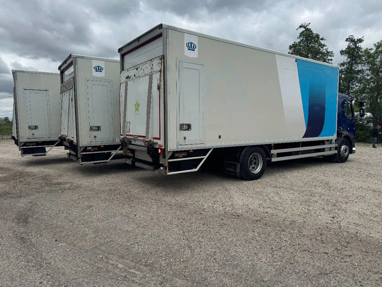 Volvo FL 250 4X2 3 UNITS CARGO LOCK + DHOLLANDIA LIFT - Dobozos felépítményű teherautó: 4 kép. Volvo FL 250 4X2 3 UNITS CARGO LOCK + DHOLLANDIA LIFT - Dobozos felépítményű teherautó: 4 kép.
