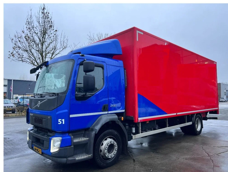 Volvo FL 250 4X2 EURO 6 599.111km DHOLLANDIA - Dobozos felépítményű teherautó: 1 kép. Volvo FL 250 4X2 EURO 6 599.111km DHOLLANDIA - Dobozos felépítményű teherautó: 1 kép.