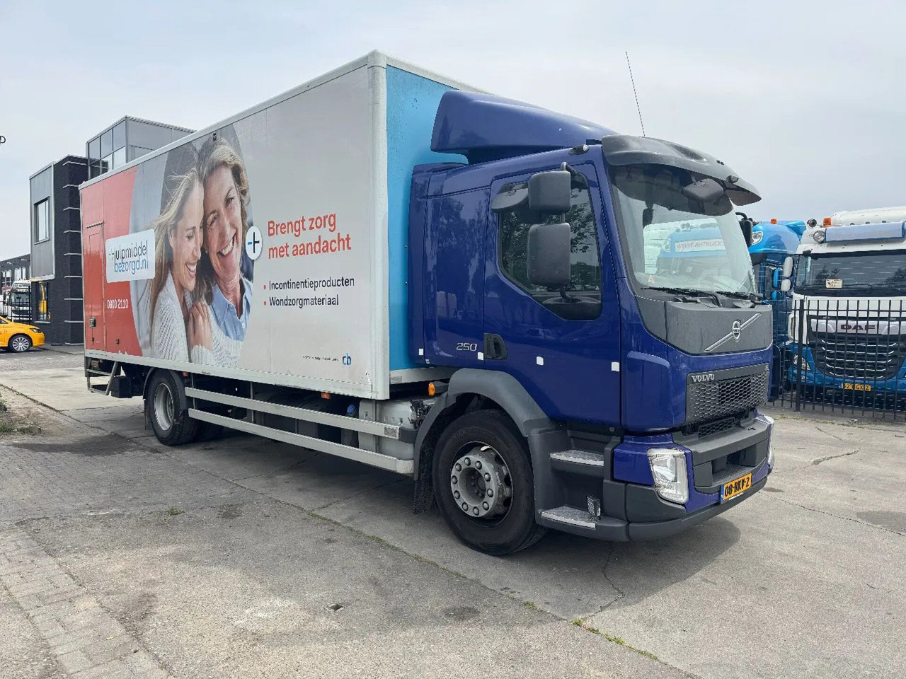 Volvo FL 250 4X2 EURO 6 DHOLLANDIA LIFT + CARGOLOCK TÜ - Dobozos felépítményű teherautó: 3 kép. Volvo FL 250 4X2 EURO 6 DHOLLANDIA LIFT + CARGOLOCK TÜ - Dobozos felépítményű teherautó: 3 kép.