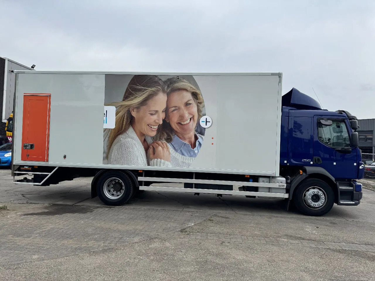 Volvo FL 250 4X2 - EURO 6 + DHOLLANDIA LIFT + TÜV 04-2 - Dobozos felépítményű teherautó: 3 kép. Volvo FL 250 4X2 - EURO 6 + DHOLLANDIA LIFT + TÜV 04-2 - Dobozos felépítményű teherautó: 3 kép.