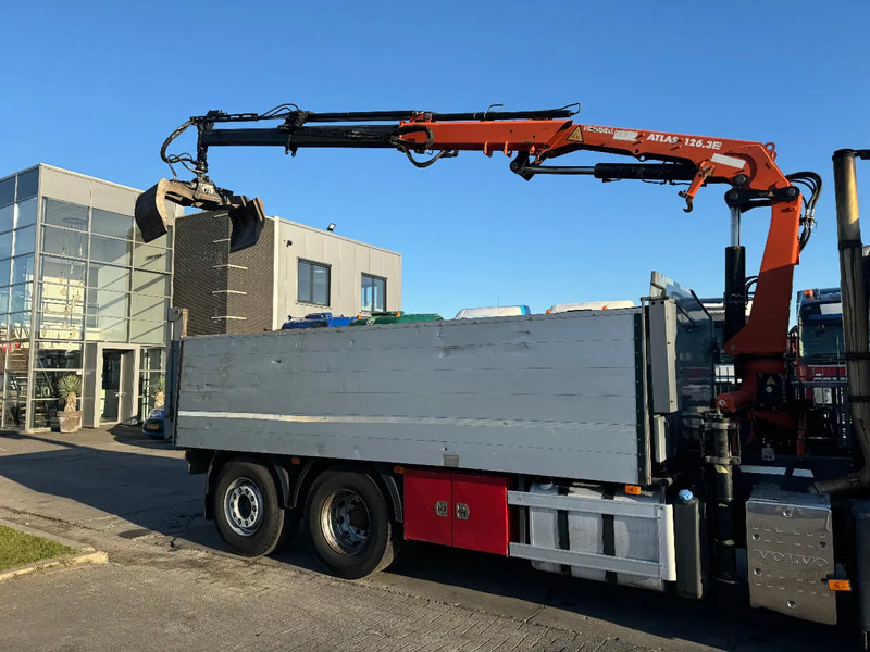 Billenőplatós teherautó, Darus autó Volvo FM 330 6X2 - EURO 5 + ATLAS 126.3E A2 + REMOTE + LIFT/STEERING AXLE: 6 kép. Billenőplatós teherautó, Darus autó Volvo FM 330 6X2 - EURO 5 + ATLAS 126.3E A2 + REMOTE + LIFT/STEERING AXLE: 6 kép.