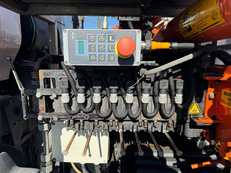 Billenőplatós teherautó, Darus autó Volvo FM 330 6X2 - EURO 5 + ATLAS 126.3E A2 + REMOTE + LIFT/STEERING AXLE: 17 kép. Billenőplatós teherautó, Darus autó Volvo FM 330 6X2 - EURO 5 + ATLAS 126.3E A2 + REMOTE + LIFT/STEERING AXLE: 17 kép.