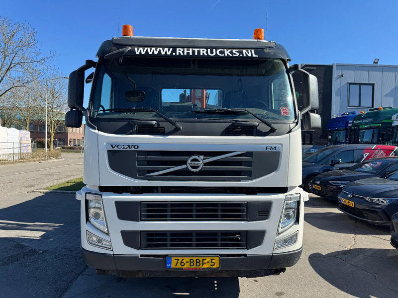 Billenőplatós teherautó, Darus autó Volvo FM 330 6X2 - EURO 5 + ATLAS 126.3E A2 + REMOTE + LIFT/STEERING AXLE: 9 kép. Billenőplatós teherautó, Darus autó Volvo FM 330 6X2 - EURO 5 + ATLAS 126.3E A2 + REMOTE + LIFT/STEERING AXLE: 9 kép.
