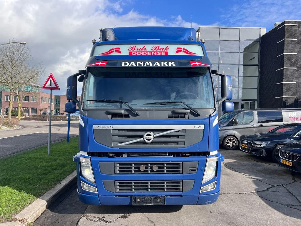 Volvo FM 370 4X2 EURO5 720x250x273 LOAD-LIFT - Ponyvás teherautó: 2 kép. Volvo FM 370 4X2 EURO5 720x250x273 LOAD-LIFT - Ponyvás teherautó: 2 kép.