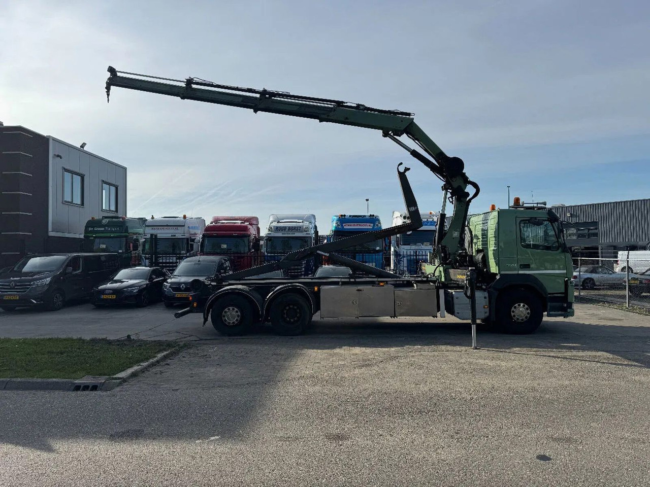 Volvo FM 370 6X2 VDL 21T + HIAB 211 + REMOTE CONTROL - Darus autó: 5 kép. Volvo FM 370 6X2 VDL 21T + HIAB 211 + REMOTE CONTROL - Darus autó: 5 kép.