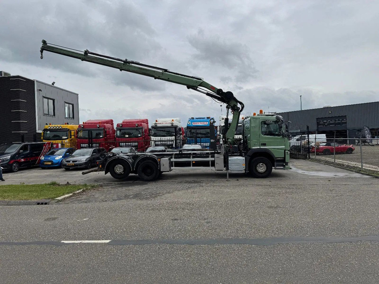 Volvo FM 370 6X2 VDL 21T HOOK + HIAB 211 + REMOTE CONT - Darus autó: 3 kép. Volvo FM 370 6X2 VDL 21T HOOK + HIAB 211 + REMOTE CONT - Darus autó: 3 kép.