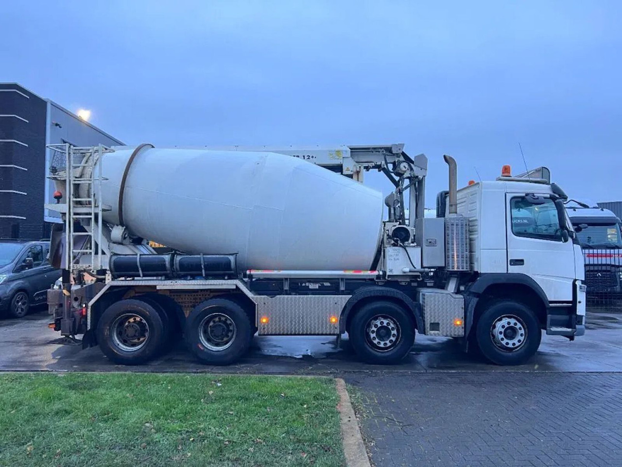 Volvo FM 410 8X4 - 3 UNITS! + MIXER 9m3 + LIEBHERR CON Volvo FM 410 8X4 - 3 UNITS! + MIXER 9m3 + LIEBHERR CON - Betonmixer: 2 kép. Volvo FM 410 8X4 - 3 UNITS! + MIXER 9m3 + LIEBHERR CON Volvo FM 410 8X4 - 3 UNITS! + MIXER 9m3 + LIEBHERR CON - Betonmixer: 2 kép.
