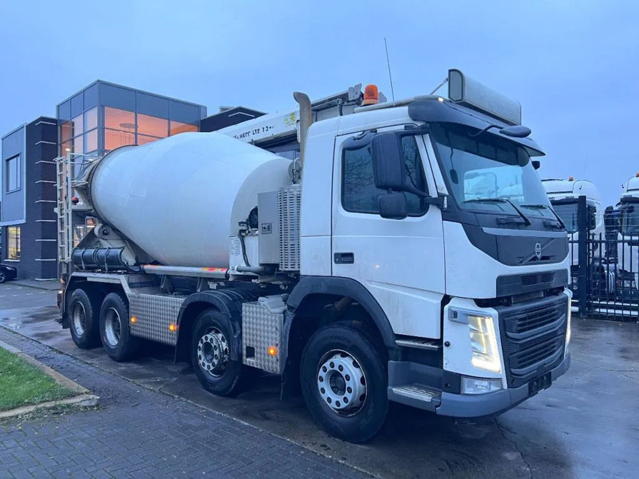 Volvo FM 410 8X4 - 3 UNITS! + MIXER 9m3 + LIEBHERR CON Volvo FM 410 8X4 - 3 UNITS! + MIXER 9m3 + LIEBHERR CON - Betonmixer: 3 kép. Volvo FM 410 8X4 - 3 UNITS! + MIXER 9m3 + LIEBHERR CON Volvo FM 410 8X4 - 3 UNITS! + MIXER 9m3 + LIEBHERR CON - Betonmixer: 3 kép.