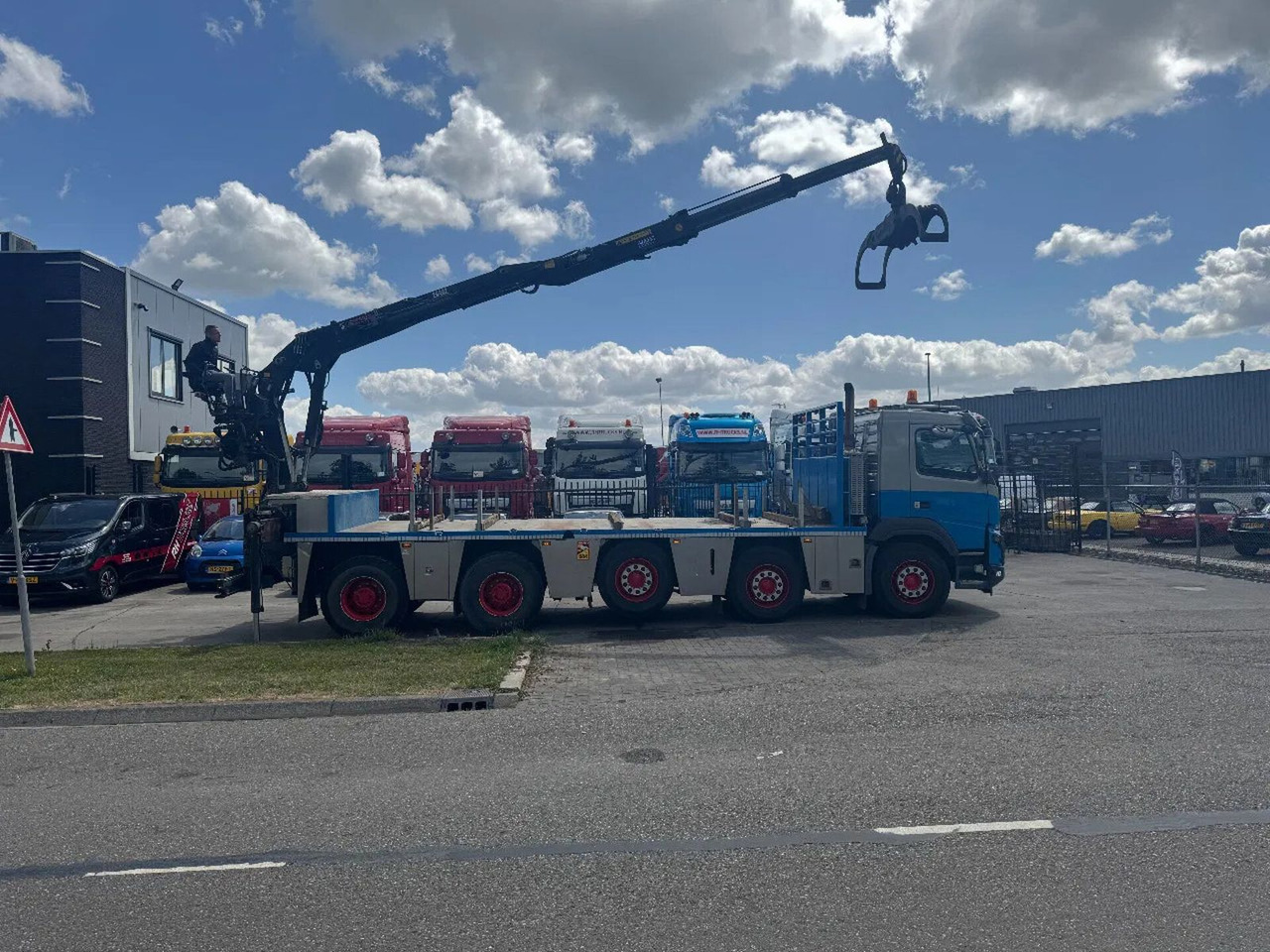Volvo FMX 460 10X4 HIAB J2640ZT + HULTDINS GRIJPER HUB - Platós teherautó, Darus autó: 4 kép. Volvo FMX 460 10X4 HIAB J2640ZT + HULTDINS GRIJPER HUB - Platós teherautó, Darus autó: 4 kép.