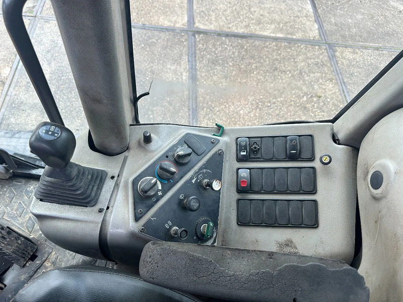 Gréder Volvo G 930: 12 kép.