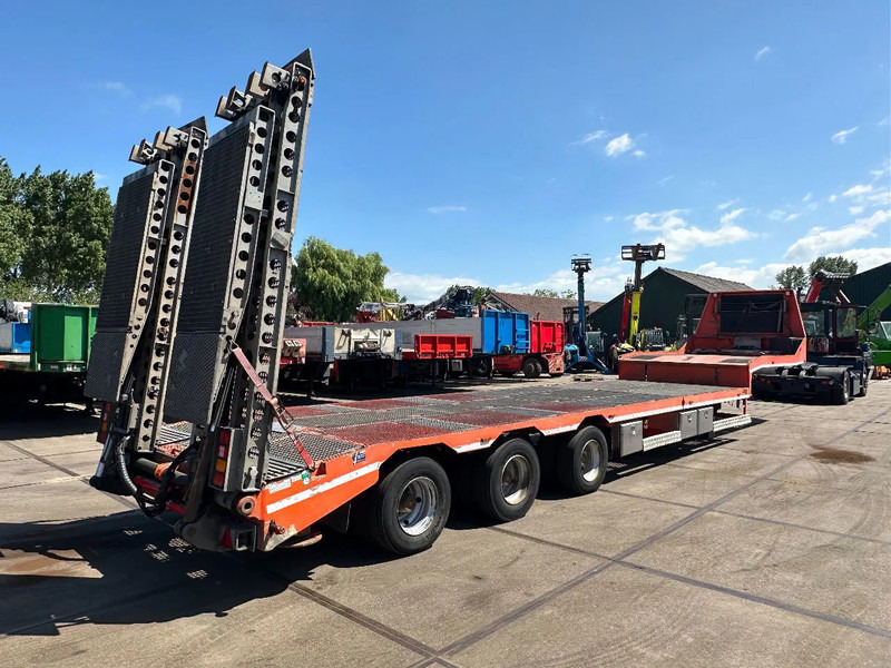 Zanner STL 45, 2 AXLE FORCED STEERING,LIFTING DECK, REMOTE CONTROL, WINCH, DUBBLE HYDRAULIC RAMPS - Félpótkocsi mélybölcsős: 3 kép. Zanner STL 45, 2 AXLE FORCED STEERING,LIFTING DECK, REMOTE CONTROL, WINCH, DUBBLE HYDRAULIC RAMPS - Félpótkocsi mélybölcsős: 3 kép.