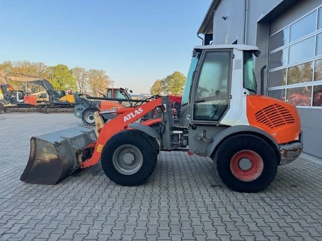 Atlas AR 80 - Gumikerekes homlokrakodó: 2 kép. Atlas AR 80 - Gumikerekes homlokrakodó: 2 kép.