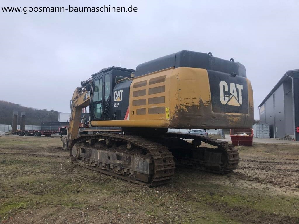 CAT 352 F - Lánctalpas kotró: 3 kép. CAT 352 F - Lánctalpas kotró: 3 kép.